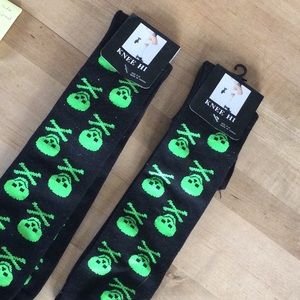 2 pr skull & crossbones socks